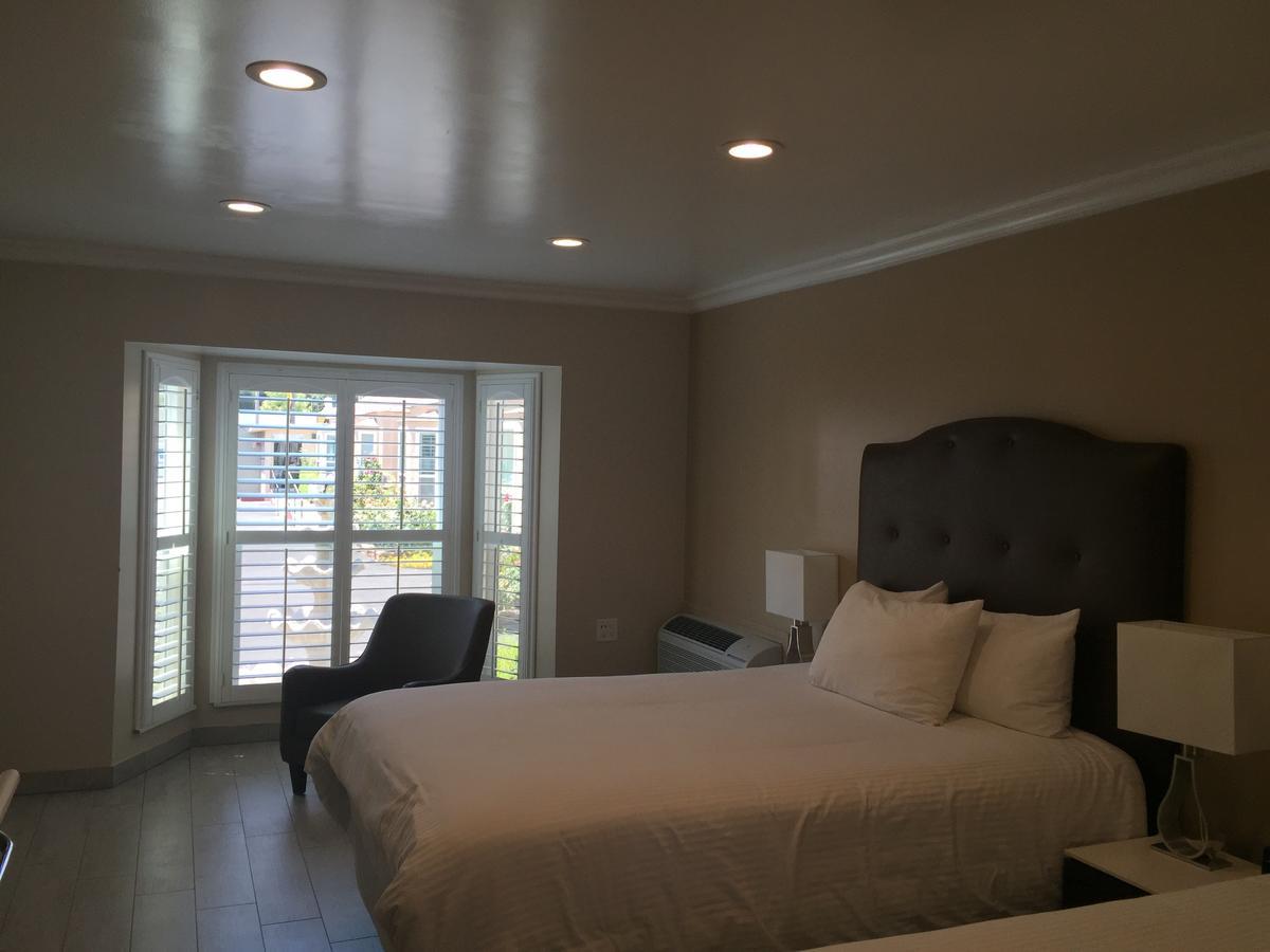 Hotel El Royale - Near Universal Hollywood 4*